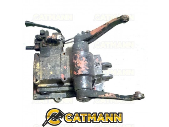 Гидробак (Гидравлический бак)  в сборе   (с гидрораспределителем)